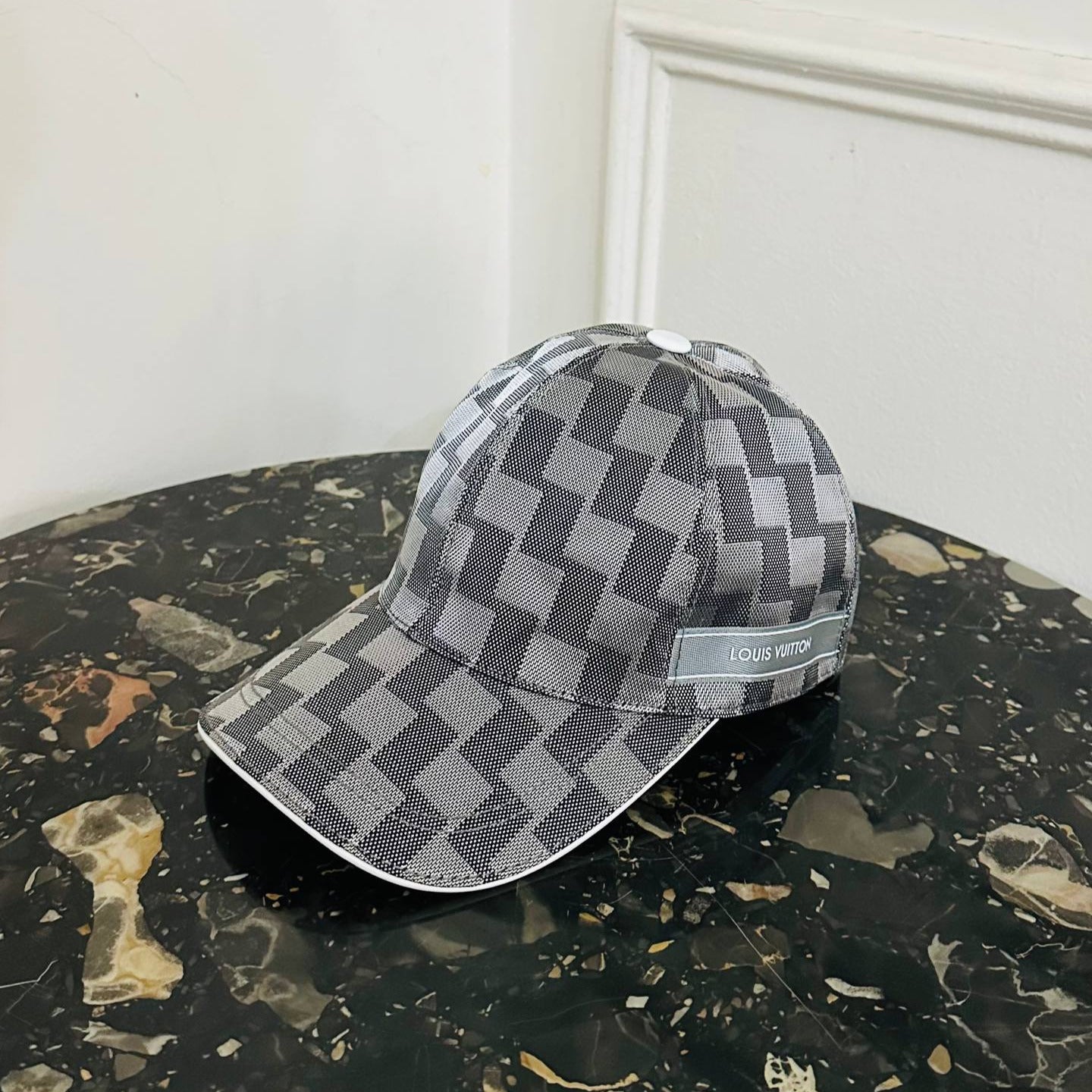 louis vuitton gris